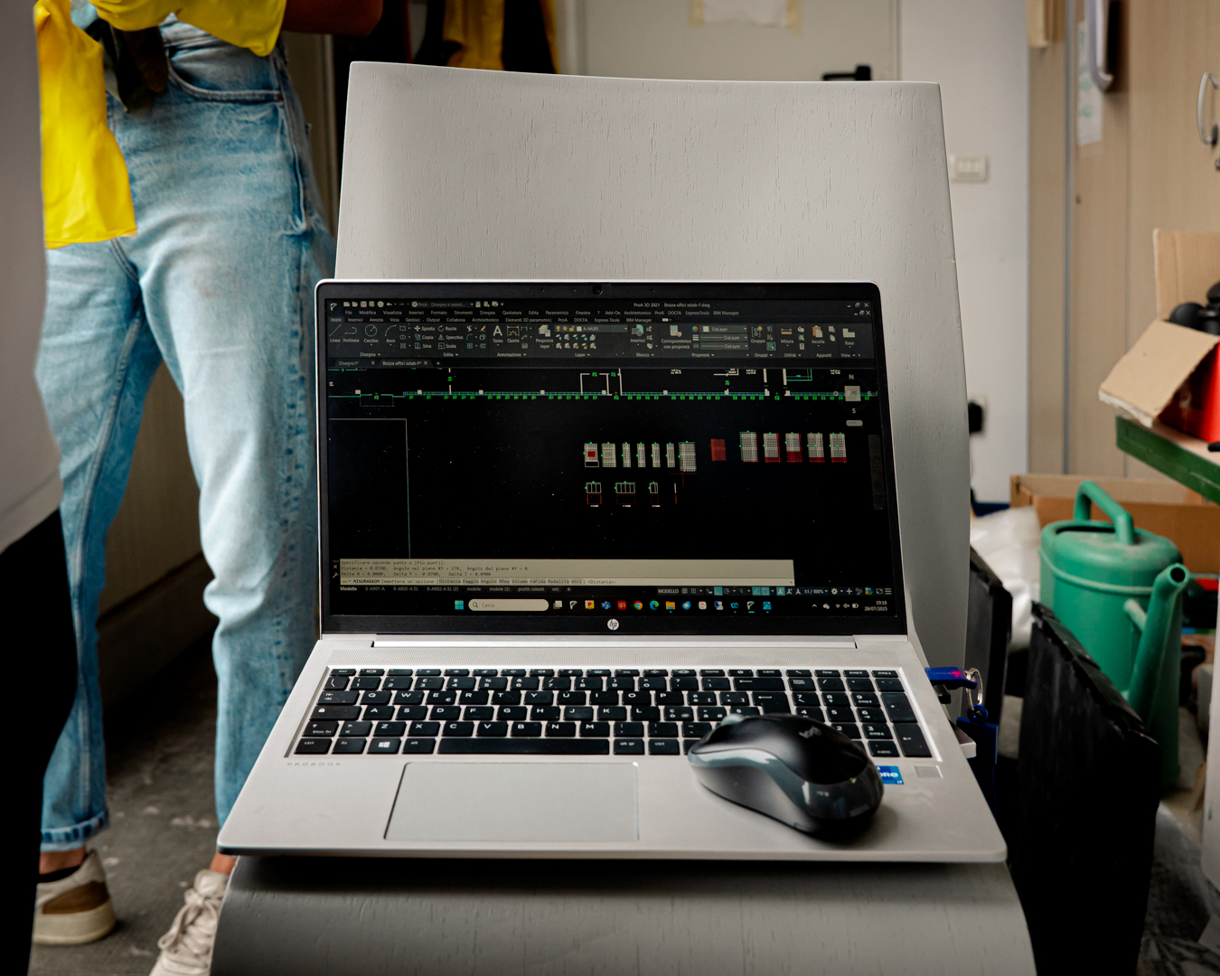 Mobili su misura realizzati dal team di xzlab per l'arredo delle nuove postazioni di lavoro dello studio