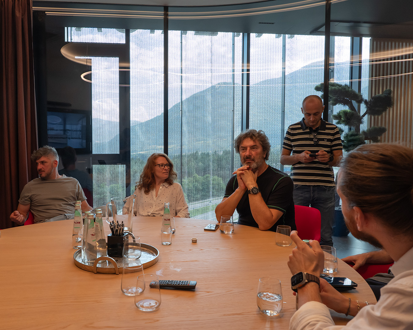 Il team di xzlab durante una giornata di team building in Alto Adige, momento di conoscenza reciproca e confronto professionale fuori dallo studio