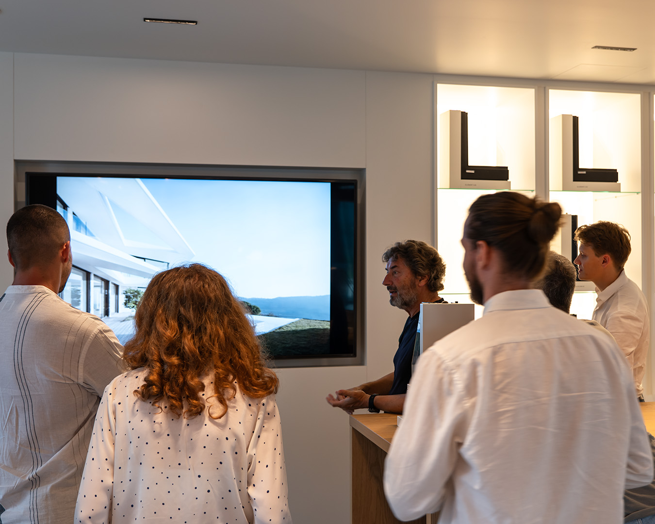 Architetti, ingegneri strutturali e interior designer di xzlab in una giornata di formazione esterna fra architettura e incontri con fornitori