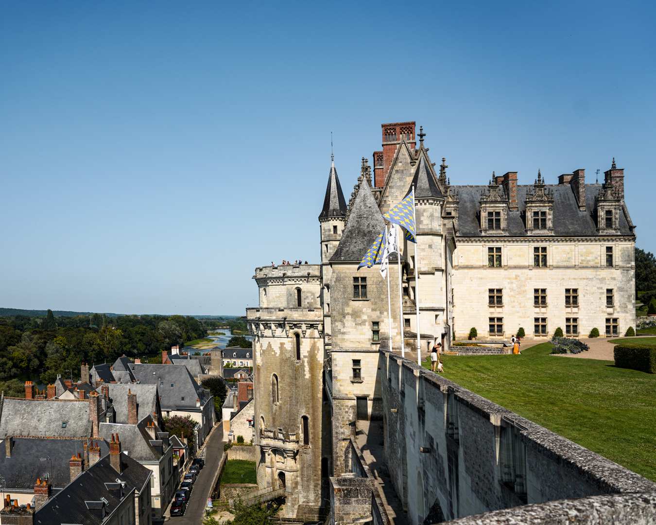 Galleria del castello di Chenonceau sospesa sul fiume Cher, esempio di soluzione strutturale rinascimentale studiata dallo studio di architettura xzlab.