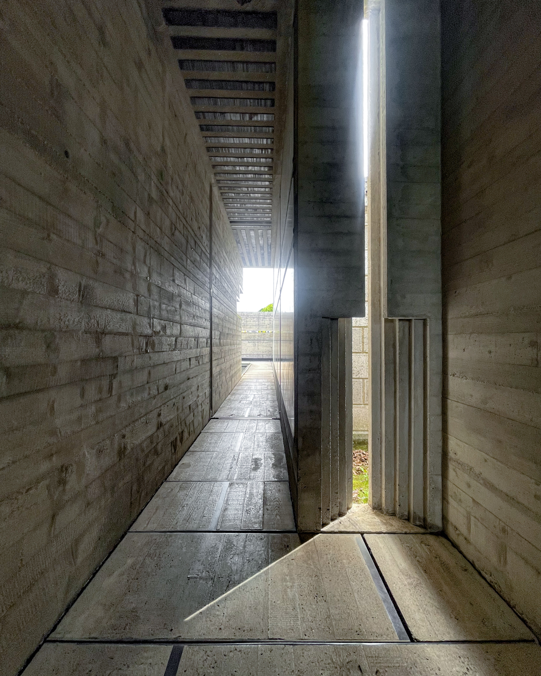 Vista d'insieme del Memoriale Brion di Carlo Scarpa a San Vito d'Altivole, capolavoro dell'architettura veneta del Novecento immerso nella campagna trevigiana.