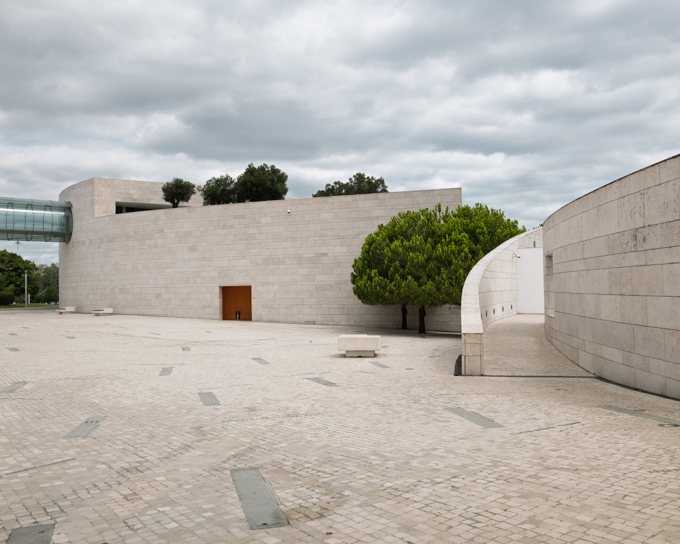 Visita dello studio xzlab. al Champalimaud Centre di Lisbona, analisi dell'architettura contemporanea e dell'ingegneria strutturale del progetto